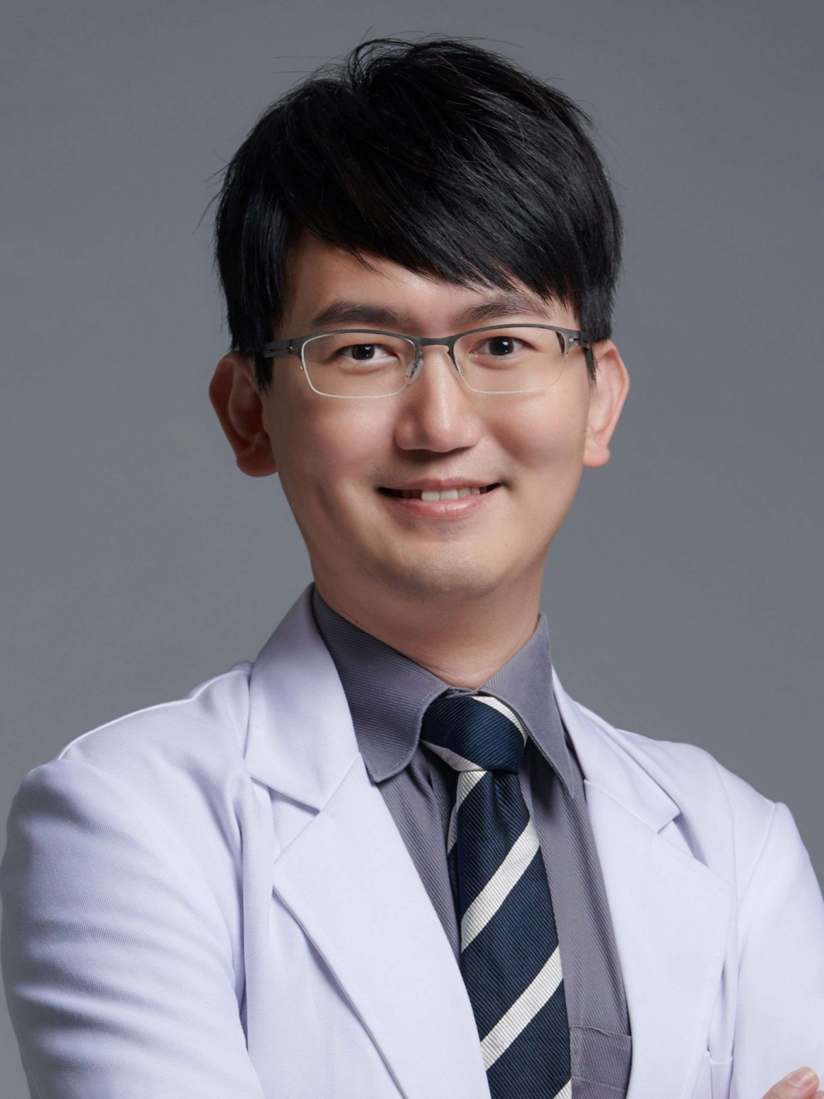 台北隆鼻推薦：依心唯美謝東穎醫師